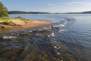 how to spot a rip current in a large lake